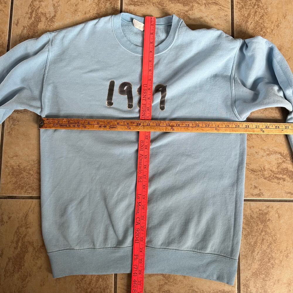 T. Swift Baby Light Blue 1989 Pullover Crewneck Sweater Bootleg Size Medium - Picture 2 of 6